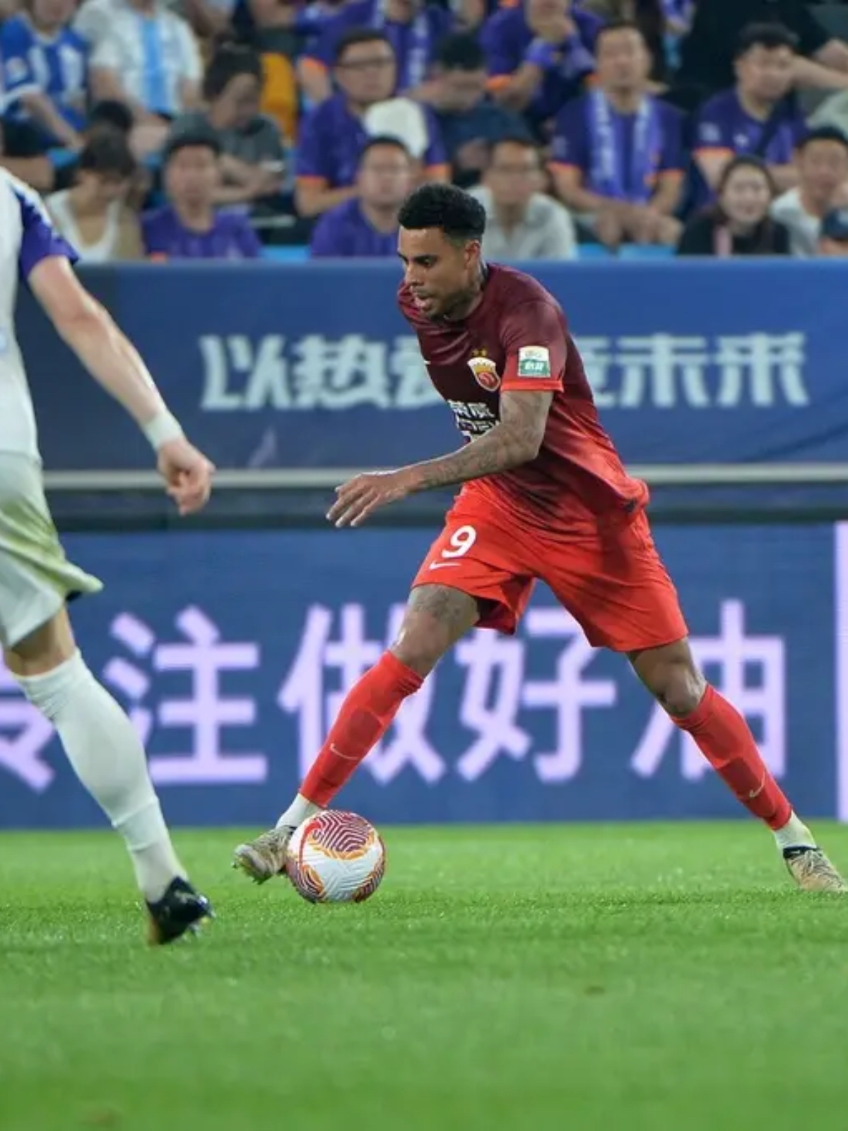 清晨里昂调整名单以备葡超，临场应变环节打磨，气氛紧张，球队文化再被提及的简单介绍